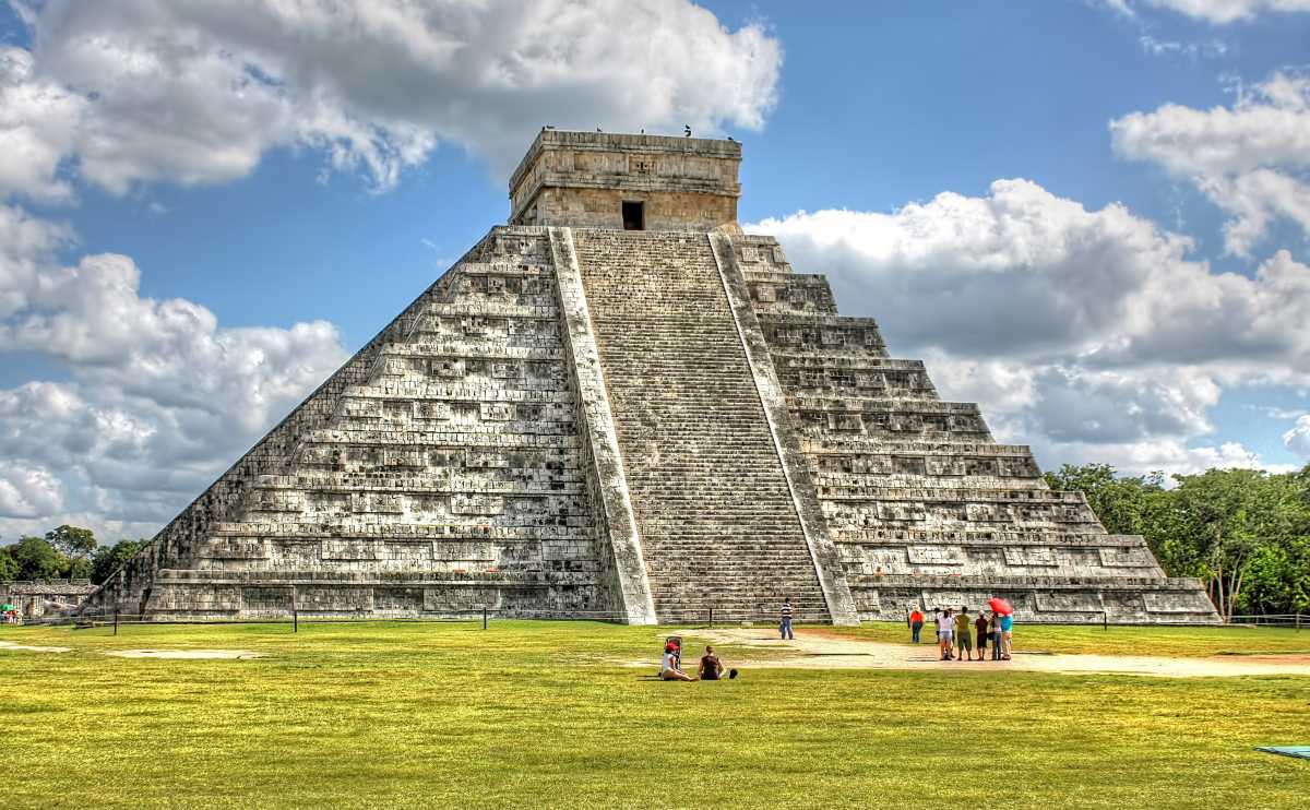 chichen itza monument in mexico jpg