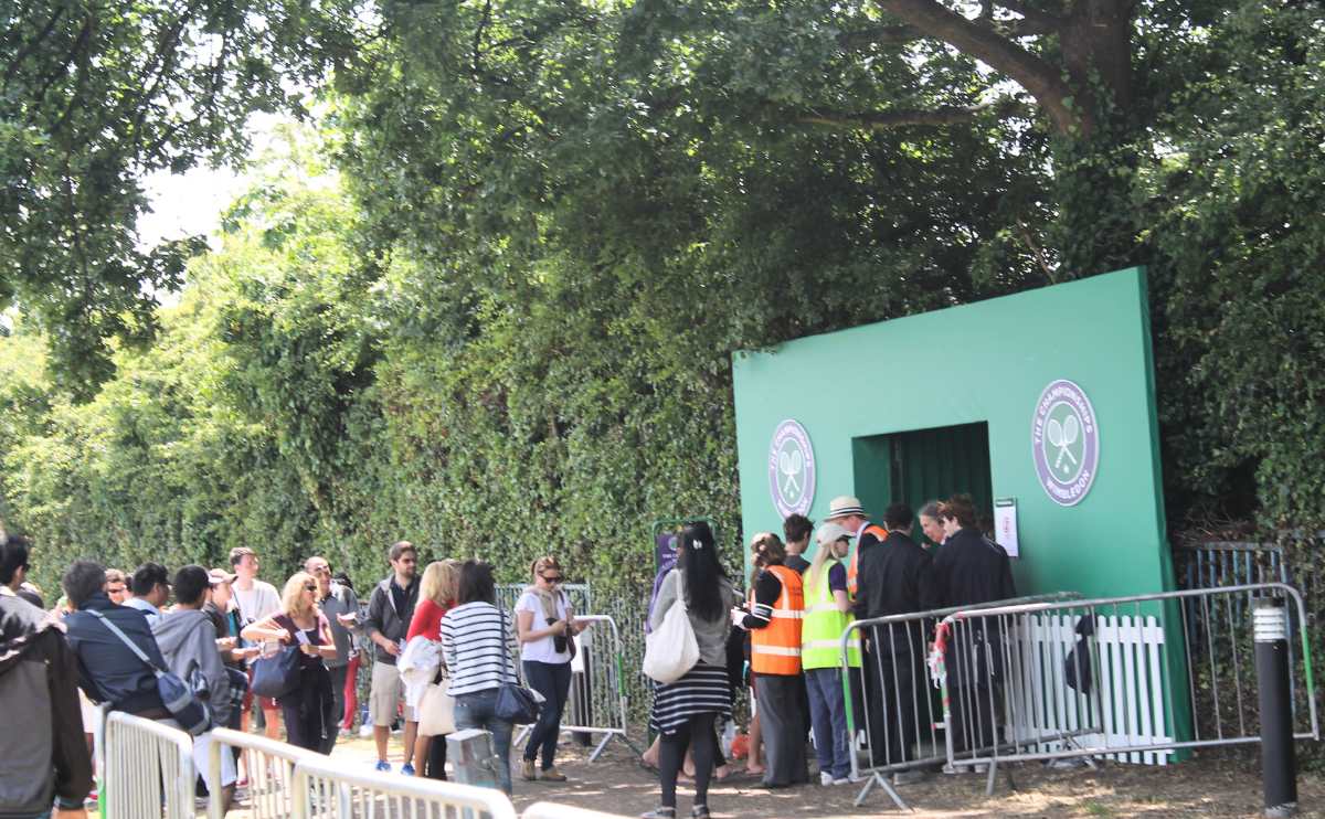 Queue of line to get into Wimbledon grounds.